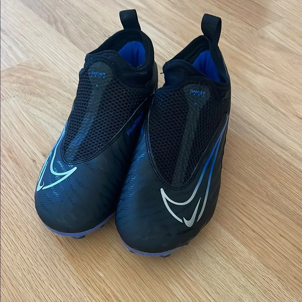 Youth Nike Phantom Ghost Slip On sock up soccer cleats, size 1.5 - Picture 1 of 9